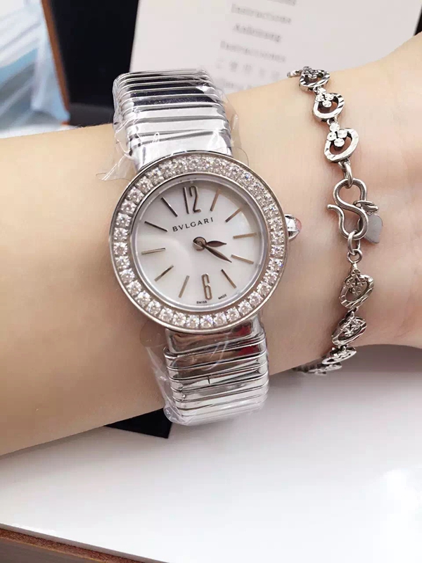 ブルガリ時計正面デザイン